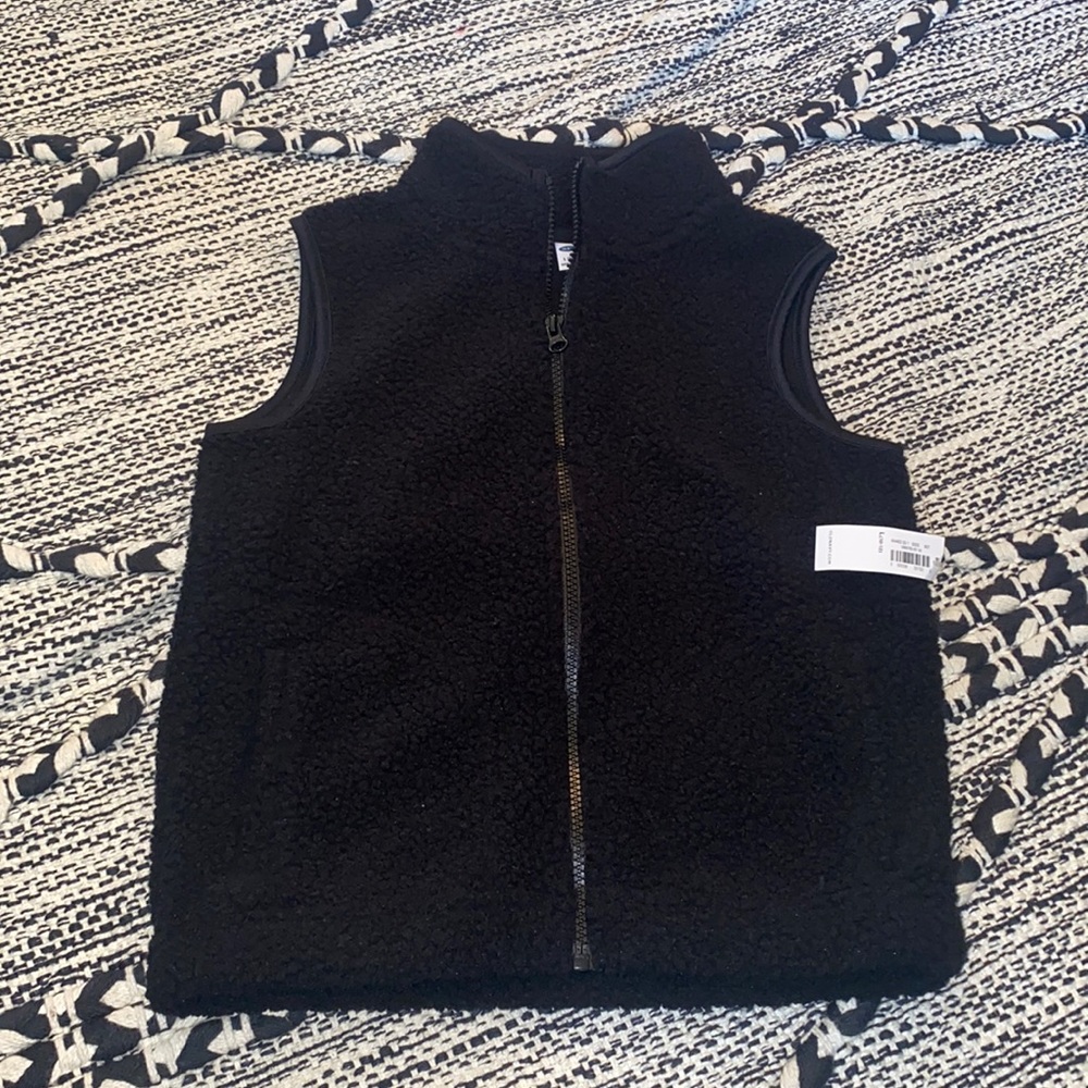 New with tag girls fuzzy vest